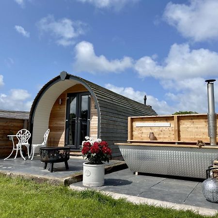 Hotel Abbey Farm Luxury Glamping à Rhuddlan Extérieur photo