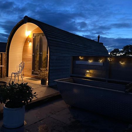 Hotel Abbey Farm Luxury Glamping à Rhuddlan Extérieur photo