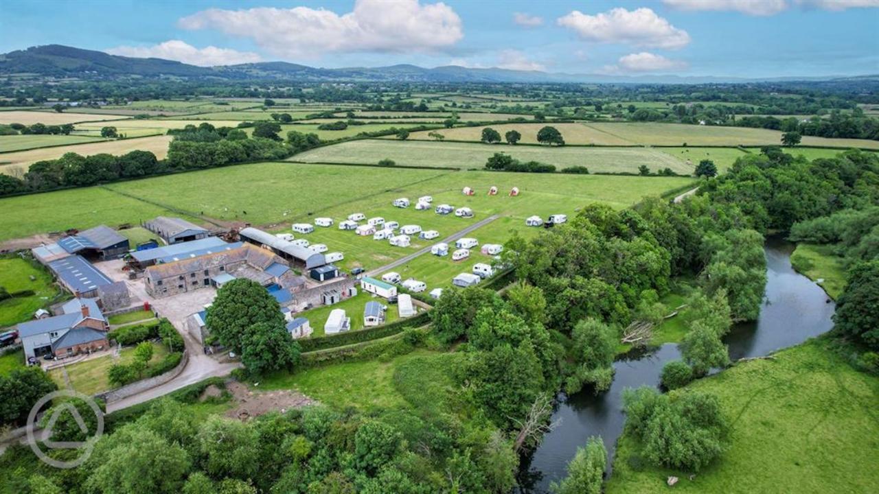 Hotel Abbey Farm Luxury Glamping à Rhuddlan Extérieur photo