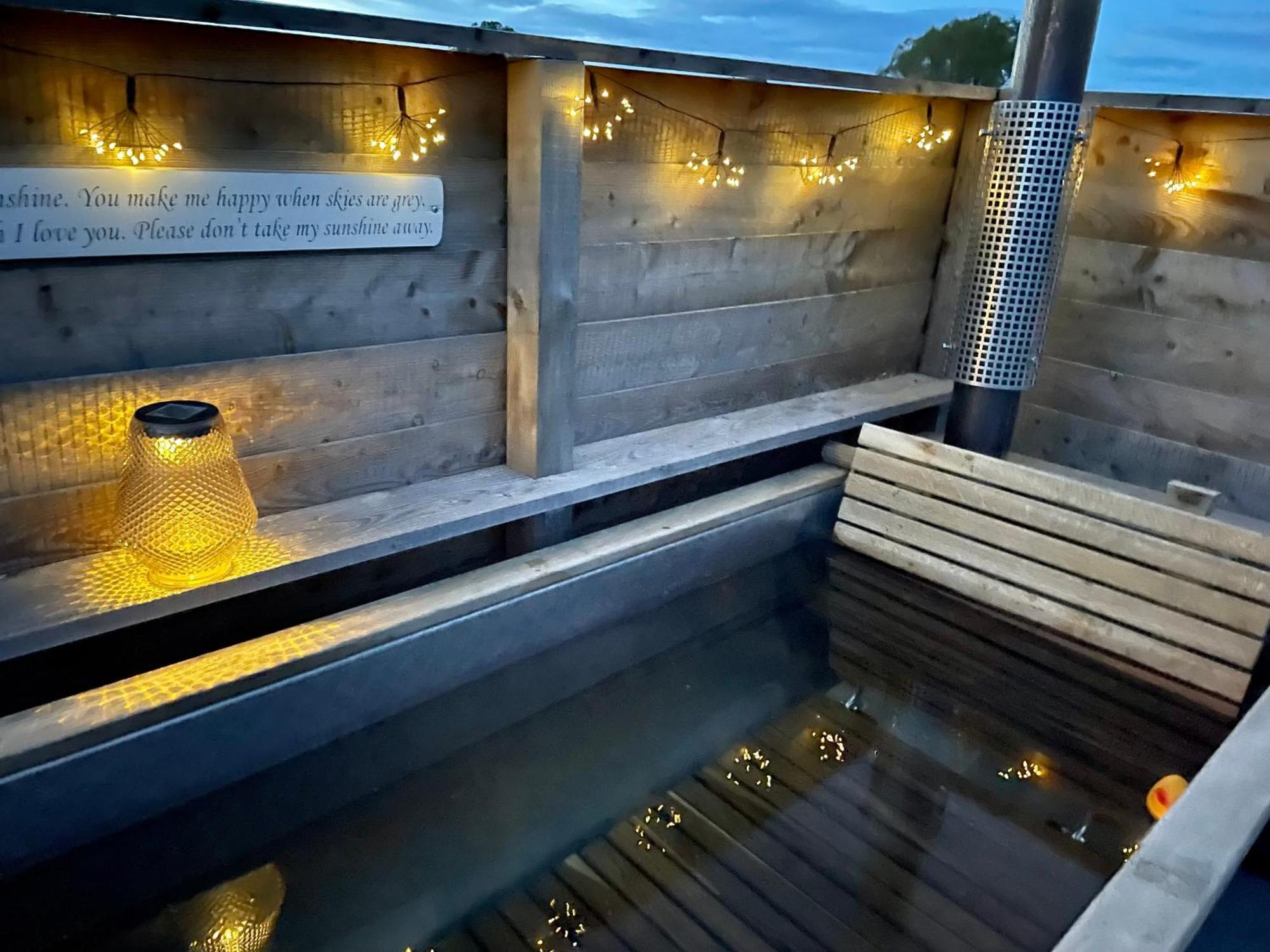 Hotel Abbey Farm Luxury Glamping à Rhuddlan Extérieur photo