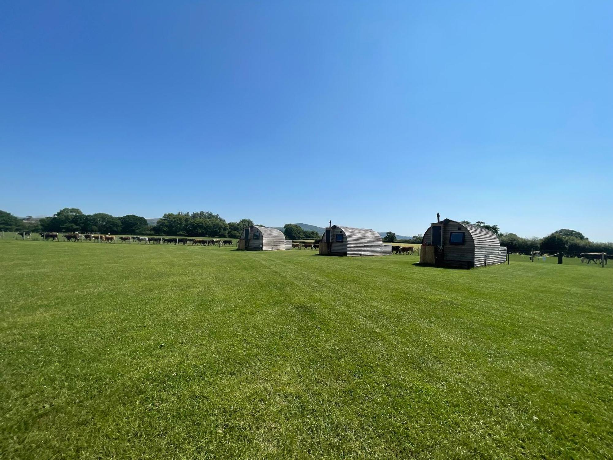 Hotel Abbey Farm Luxury Glamping à Rhuddlan Extérieur photo