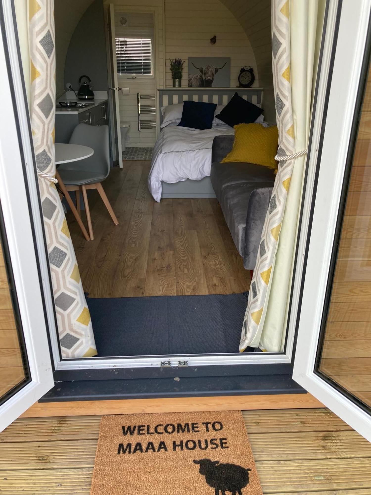 Hotel Abbey Farm Luxury Glamping à Rhuddlan Extérieur photo