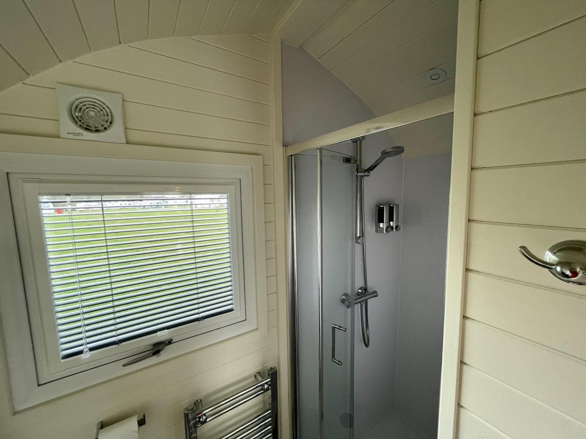 Hotel Abbey Farm Luxury Glamping à Rhuddlan Extérieur photo